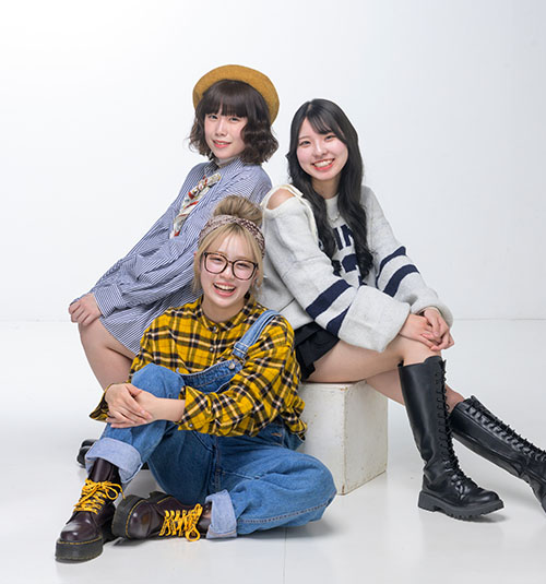 Point1 好きな洋服で通学OK!